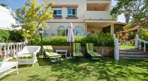 Villa avec piscine privée, terrasse et barbecue | Vue piscine - Image 3