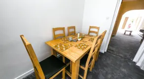 NEWTON HEATH APARTMENT -750mtrs to beach - Spacious ground floor - Sleeps 4 - Image 5