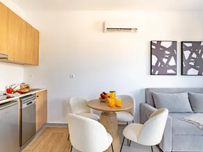 Sanders Paros Gardens - Smart 1-Bdr Apt w Patio - Image 5