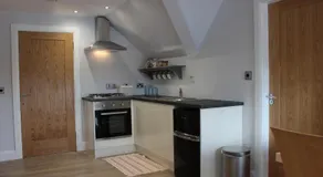 Lakeside Studio 2 Loft Apartment - Image 3