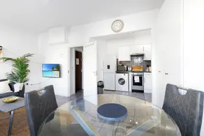 West Ealing Serviced Apts- 2 Bedroom 2 Bath Parking Near Station with Off Street Parking By 360Stays - Image 3