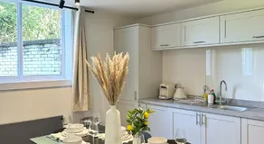 Modern 2BR Flat By Ankers Short Term Rental Stockport Direct Train to Airport - Image 3