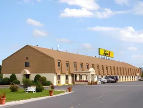 Super 8 by Wyndham Bangor - Image 4