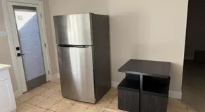 Central Sac Gem - Near DT & Cal Expo, Free Parking, Unit B - Image 2