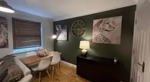 Ground floor apartment, central location with free parking - Image 3
