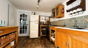 Bell Cottage-Chic Listed House with Harbour and River Views in Central Cowes - Walk to top restaurants - Image 2