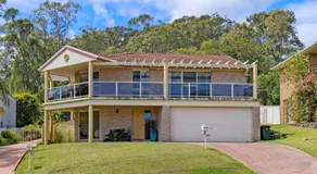 pet friendly - Views- Meters to the Beach & Anchorage Port Stephens - Image 5