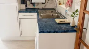 Stylish Studio with SuperKing Bed - Image 5