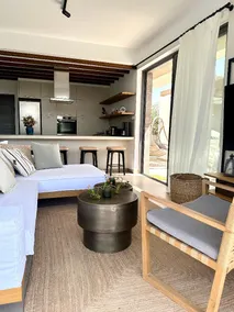 Lora Pearl Luxury Villa - Image 2