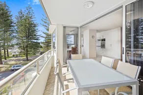 Ambassador Beachfront Burleigh Heads - Image 3