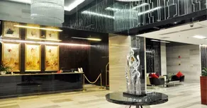Q - City Hotel - Image 2