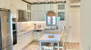 Architect designed house with pool and private beach - Image 3