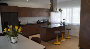 Land Luxury - Image 3
