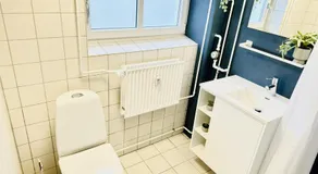 aday - Modern 2 Bedroom Charming Central Apartment with Public Parking - Image 2