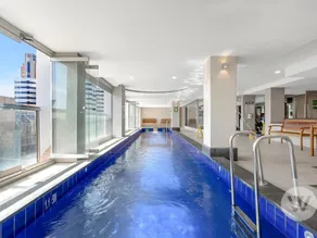 2-Bed City Retreat with Gym and Pool Access - Image 3