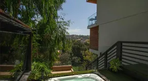Hollywood Hills Luxury Oasis with Jacuzzi & Sauna - Image 4