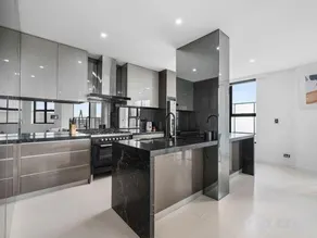 Luxury 3BR Penthouse with Parking & Walk to Darling Harbour & ICC & CBD & Chinatown - Image 4