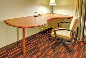 Hampton Inn Cleveland - Image 3