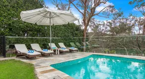 Garigal Retreat with Pool access - Image 3