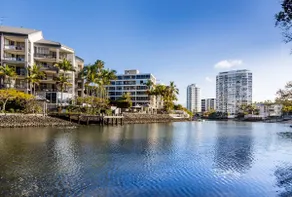Luxurious 2BR Surfers Paradise Getaway - Image 3