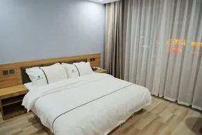 Sweet Hotel - Image 3