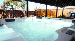 Edens Luxury 3 bed home with hot tub and grill - Image 5
