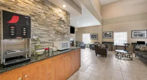Quality Inn & Suites Fishkill South near I-84 - Image 3