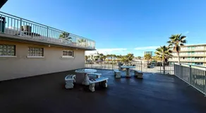 Sunny Beachfront Studio Steps from the Beach - Image 4