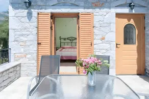 Seaside Serenity - Stylish Seaview Home - Image 5