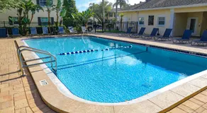 Sunnyside Palms - 2BR, Poolside, 5 min to Beach - Image 5