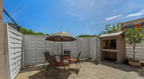 Cozy Two Bedroom Apartment Rose with Terrace - Image 5
