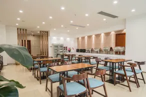 Cai Yi Business Hotel - Image 2