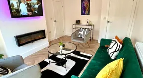 Waterside House - Luxury Home near Alton Towers & Trentham - Free Parking & Garden - Image 2