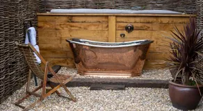 Deer Lodge Shepherds Hut - Image 3