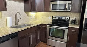 Luxury apt in perfect location - Image 5