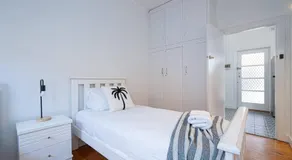 The Largs Lookout - Modern Apartment - Image 2