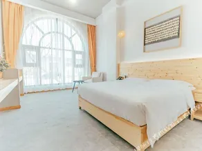 Jin Yanan · Xueshe Homestay - Image 2