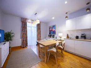 FlamingoHaven | Chic&Renovated 1BRwBalcony | PrimeSpot - Image 4