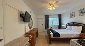 Stylish Beach Studio with Pool Apt14 - Image 2
