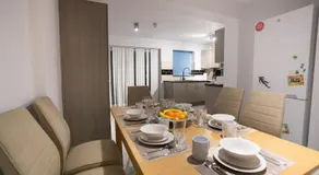 D'Luxe 3 - 5 beds En-suite Home in London - Image 3