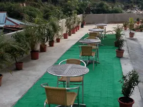 Sam Jade Guest House - Image 4