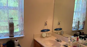 Cool room with TV - Image 3