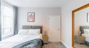 Ascot Racecourse Apartment - Free Parking - By Tempstay - Image 2