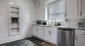 Cozy vintage getaway minutes from downtown - Image 5