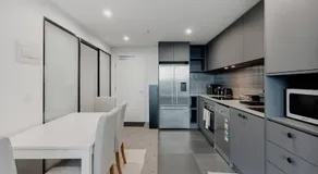 Town Centre Cozy 2 Bed 1 Bath with Free Parking - Image 4