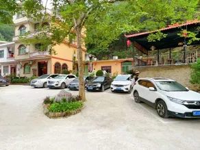 Yishan Bishui Inn - Image 3