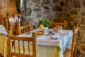 Hostal La Chata by Vivere Stays - Image 5