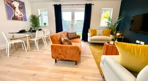 Amazing NEW Large 2 bedroom House - 5 Minutes to the nearest Beach! - Great Location - Garden - Parking - Fast WiFi - Smart TV - Newly decorated - sleeps up to 5! Close to Poole & Bournemouth & Sandbanks - Image 5