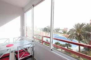 Apartamento con vistas al mar y a la piscina en Roses - Image 4