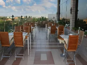 Grand Mir Hotel - Image 3